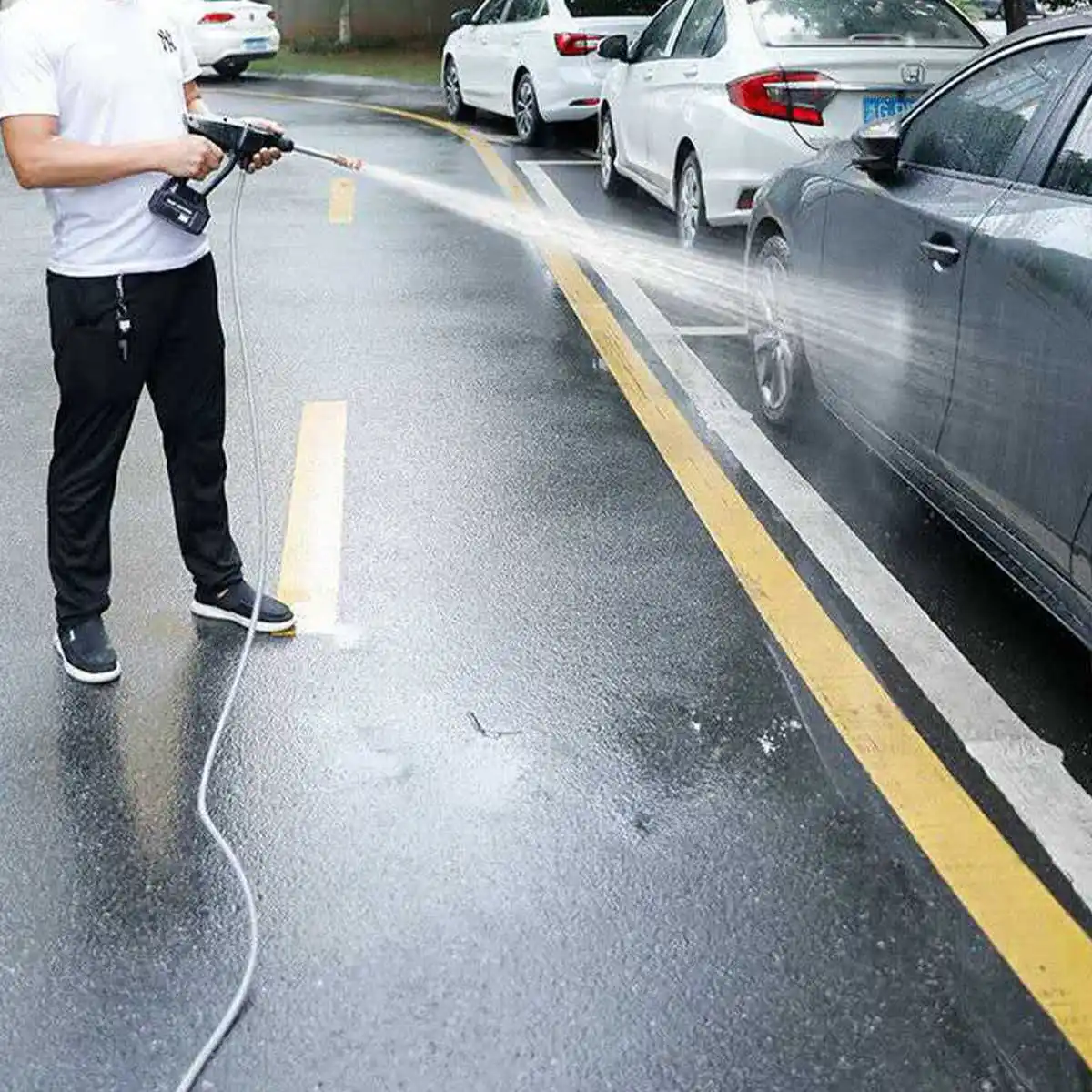 

200W High Pressure Washer Machine Handheld Auto Spray Powerful Car Washer Garden Nozzle Water Pump with 10000mAh Battery