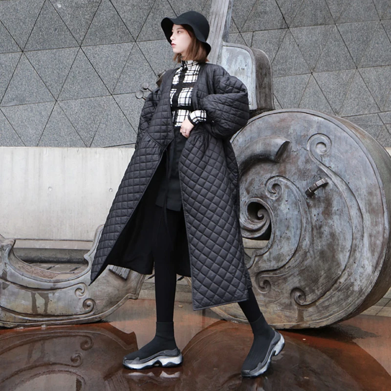 TWOTWINSTYLE Argyle хлопковое пальто женское фонарь с длинным рукавом на шнуровке с высокой талией Длинная женская верхняя одежда корейская винтажная мода
