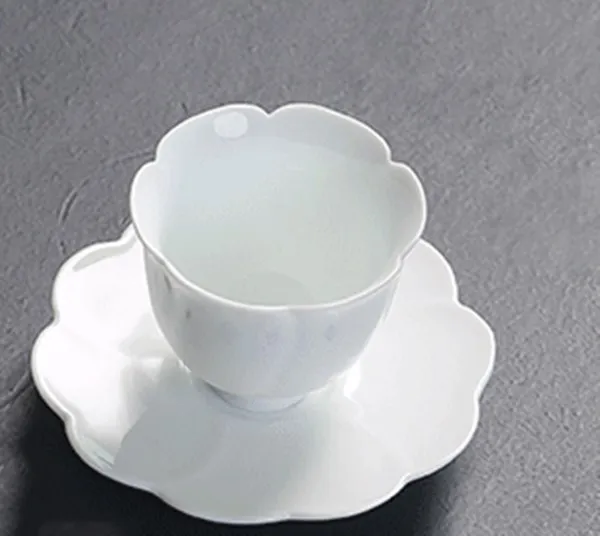 Чисто белая кружка с лотосом фарфоровая маленькая чайная чашка блюдцем