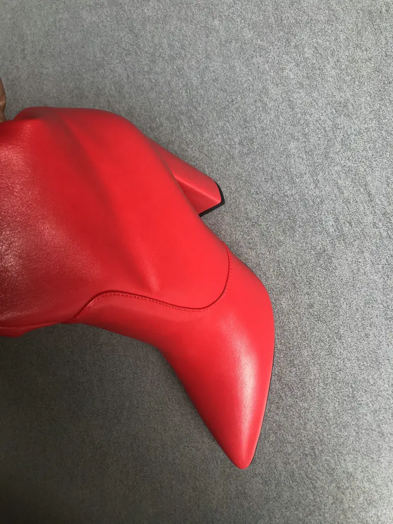 Модные женские сапоги до колена с острым носком на высоком каблуке популярные