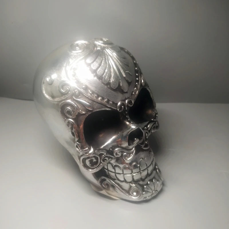 

BUF Silver Skull With Floral Pattern Decor Modern Resin Statue Home Decoration Small Ornaments Halloween Gift