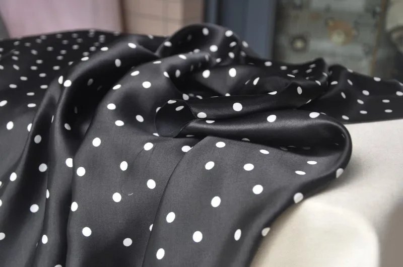 Бесплатная доставка натуральный шелк черный с белыми пятнами креп-атласная