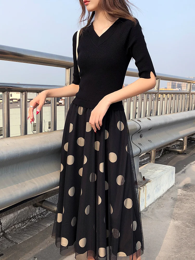 Платье женское трапециевидное в горошек с рукавом до локтя V-образным вырезом