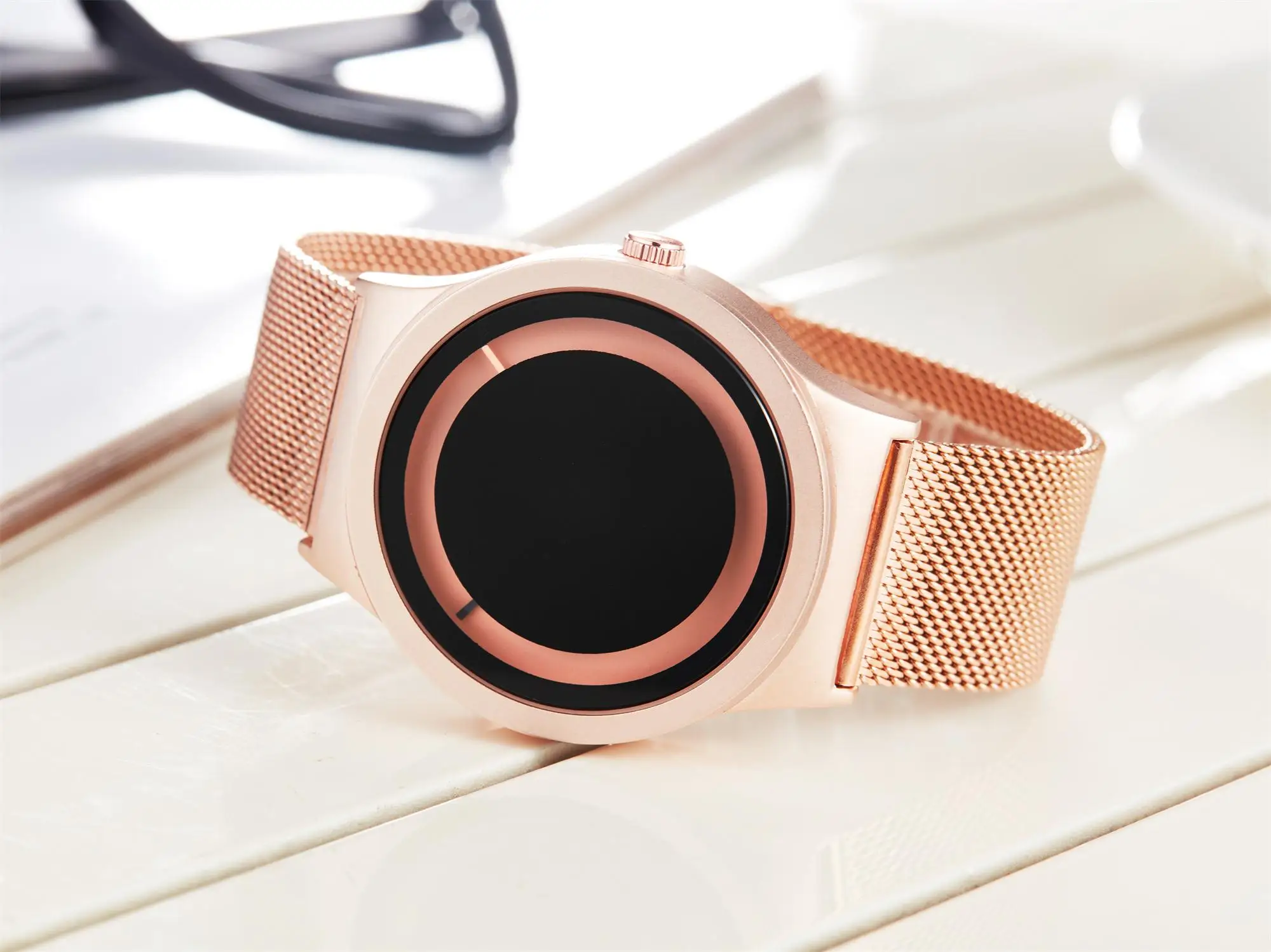 Minimalist Creative Watches For Women Fashion Simple Watches Sports Outdoor Quartz Wristwatches Diamond Dial Bracelet Magnetic