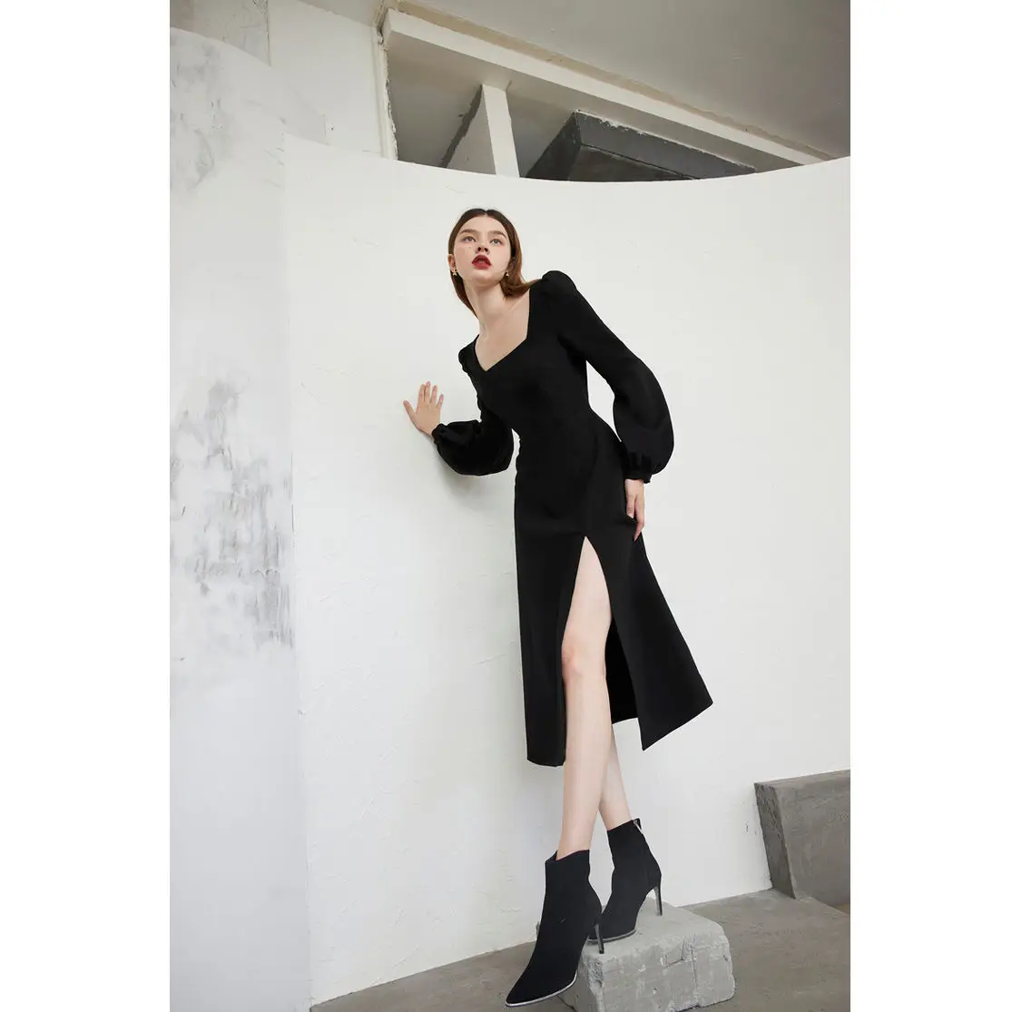 Женское винтажное шифоновое платье черное элегантное дизайнерское миди в стиле