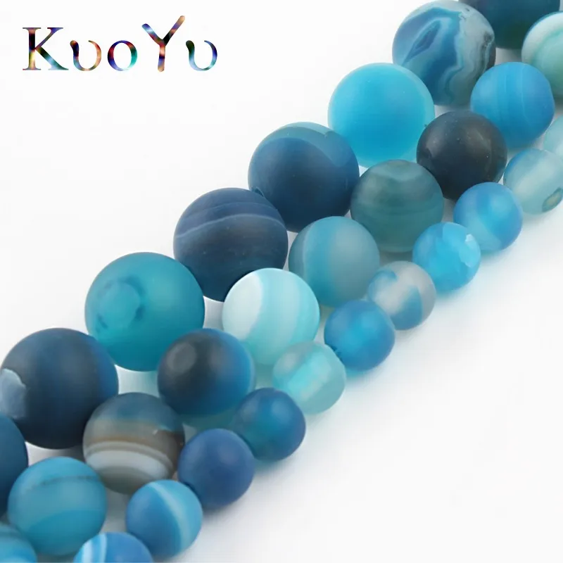 Браслет из матового натурального камня с полированными синими полосками |