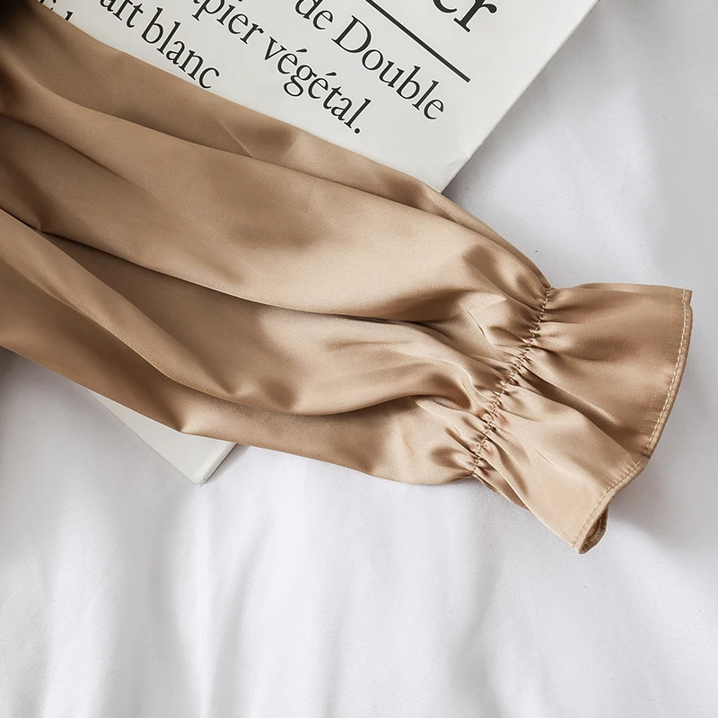 

MUMUZI shirt female design sense court wind satin super fairy blouse leak clavicle single-breasted short shirt tops women