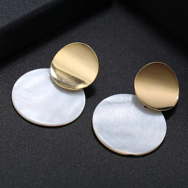B New Design Golden Natural Round Shell Non Pierced Clip on Earrings Ear Clips for Women Bijoux Brincos Party Gift jewellry - Окраска металла: B