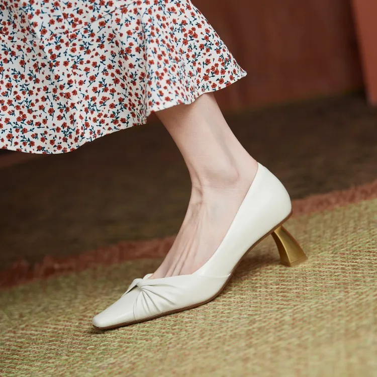 

2021 Fashion Women Beige Pumps Pleated Design Wedding Shoes 5.5cm Strange High Heels Stilettos Light Purple Chic Working Shoes