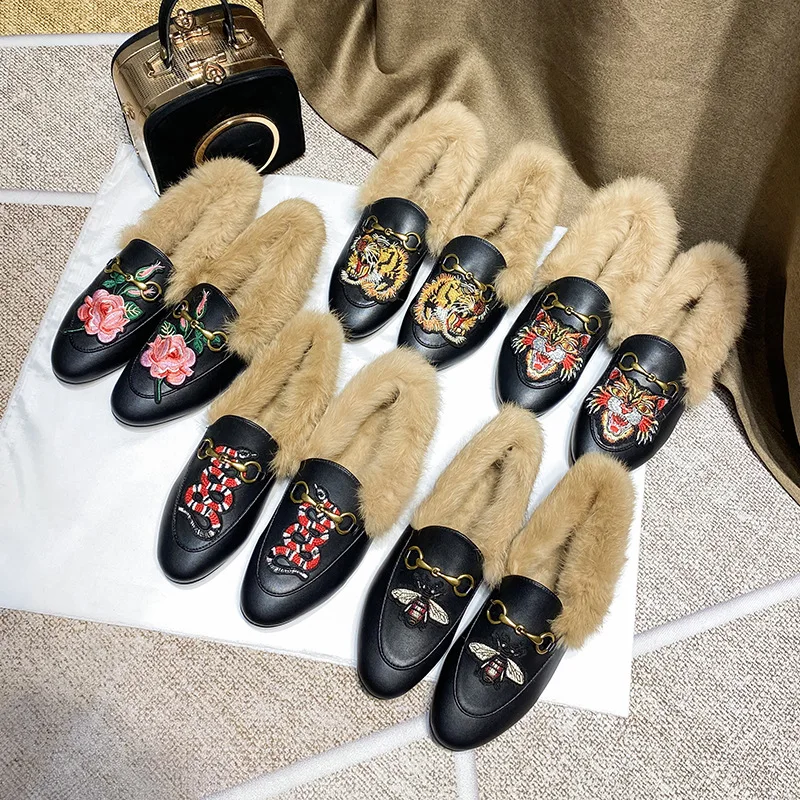 

Winter casual shoes, embroidered pattern flat heels, warm, fashionable, large-size women's shoes, comfortable sandals at home