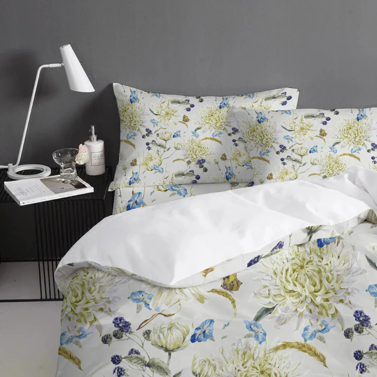 Chrysanthemum White Tile Bedding Set Four sets of customized bed sheets Sets Luxury | Дом и сад