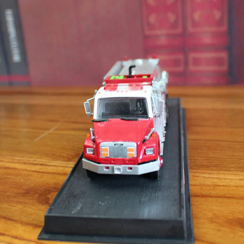 1:64 Scale 15CM American Flaina Water Tank Fire Truck 1999 Freightliner Tanker Simulation alloy car model Kids Gifts Collection |