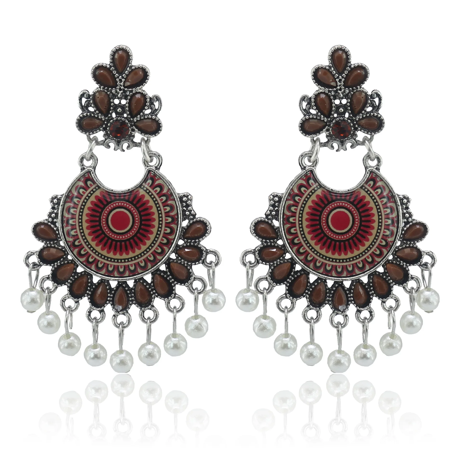 Этнические женские золотые серьги Джхумка в индийском стиле с подвесками из бубенцов, кистями и бижутерией Hippie Tribe Boho.