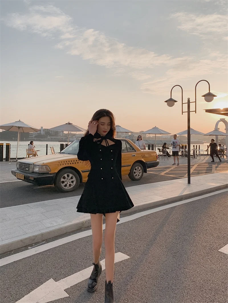 

COIGARSAM French Style Full Sleeve Women dress Winter Cheongsam Vintage Solid High Waist V-Neck Dresses Black 8225