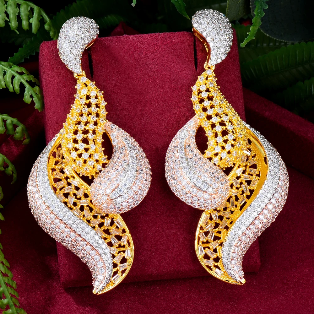 

Soramoore High Quality New Luxury gorgeous Full CZ Big Pendant Earrings for Noble Women Bridal Wedding серьги 2021 тренд