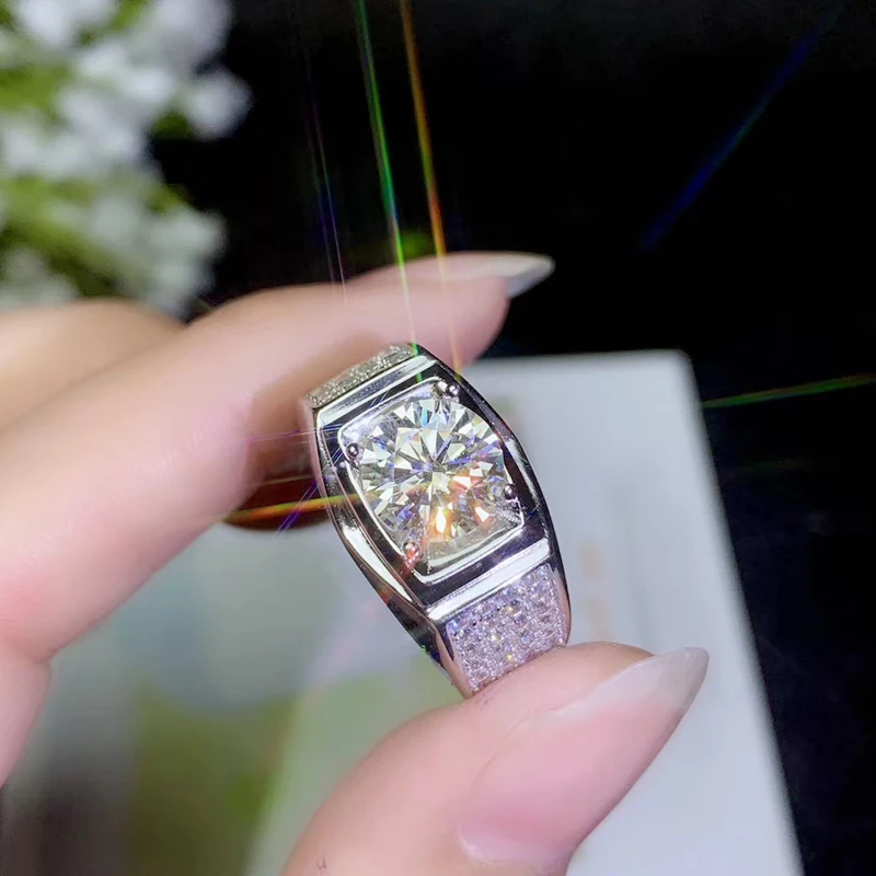 Женское серебряное кольцо с муассанитом ювелирное изделие из серебра 925 пробы