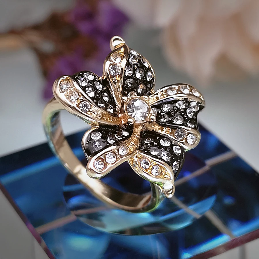 

Luxury Flower Lily White Stone Ring Yellow Gold Wedding Bands Fashion Sapphire Cz Female Male Engagement Rings For Men Women