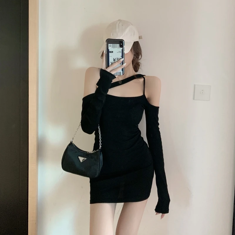 

Autumn's new long-sleeved dress is tight-fitting and thin, off-the-shoulder clavicle scheming, sexy high waist wrap arm skirt