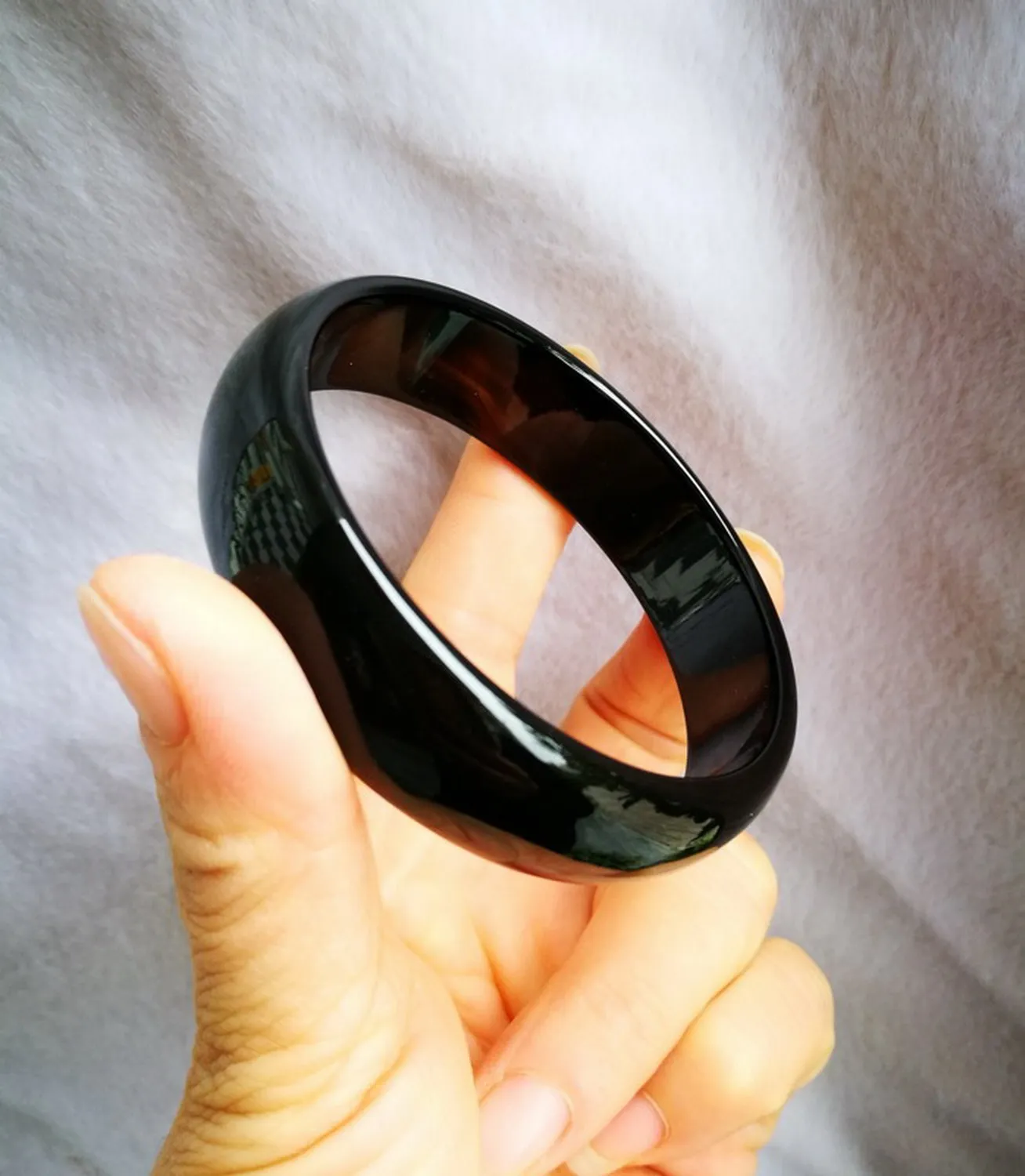 Браслет из натурального черного агата и нефрита внутренний размер 60 мм |