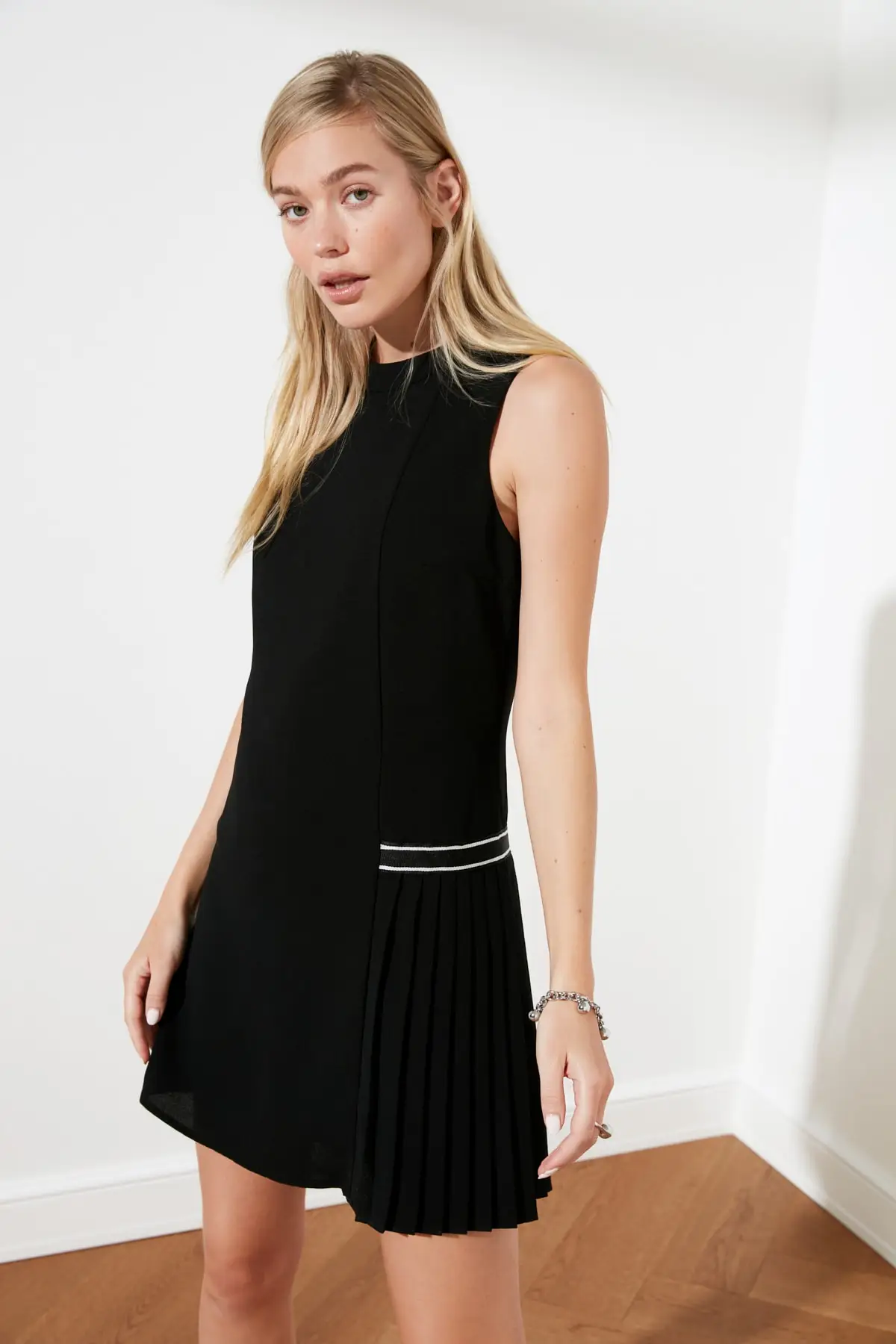 

Trendyol Pleated Knitwear Tape Detailed Dress TWOSS21EL1026