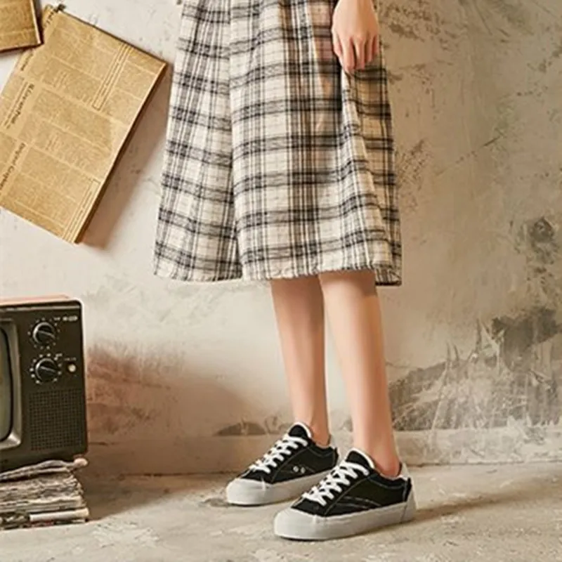 

Canvas Shoes Women Summer Flats Low Top Student Women Black Vulcanize Shoes Skateboard Casual Sneakers Plus Size 34-44
