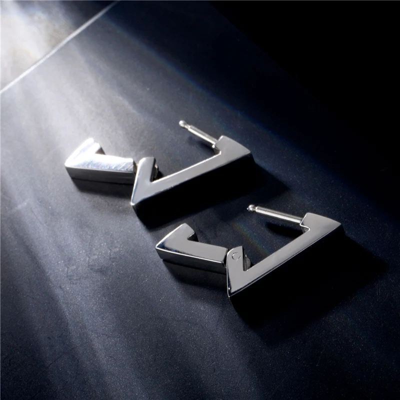 Стильные Простые треугольные серьги-гвоздики из нержавеющей стали в стиле панк |