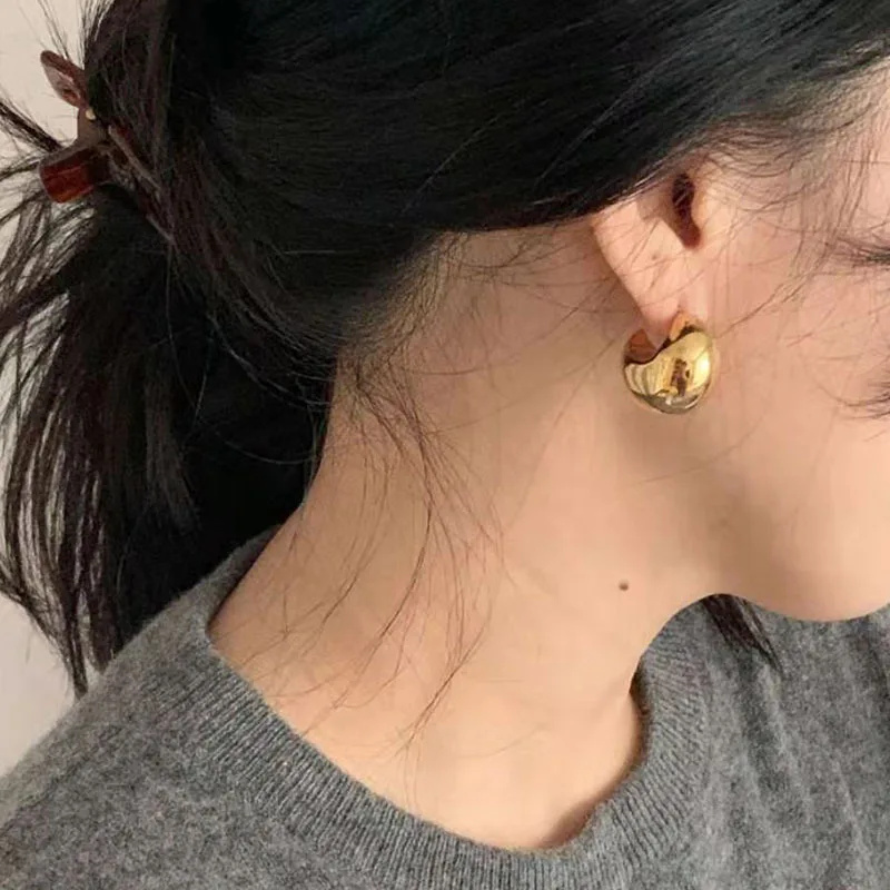 

Classic Studs Earrings Titanium Steel Heart-shaped Hollow Earrings Fashion Irregular Multi-faced Earrings Fashion Jewelry 2021