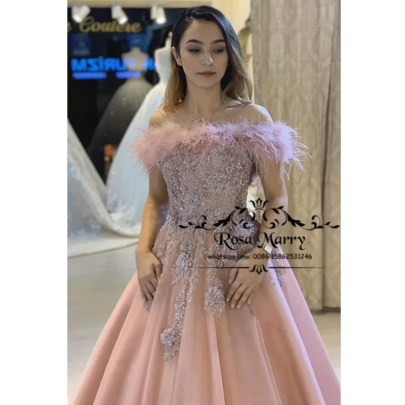 

Sparkly Blush Pink Feather Prom Dresses 2020 A Line Off Shoulder 3D Floral Crystals Vintage Lace Plus Size vestidos de fiesta