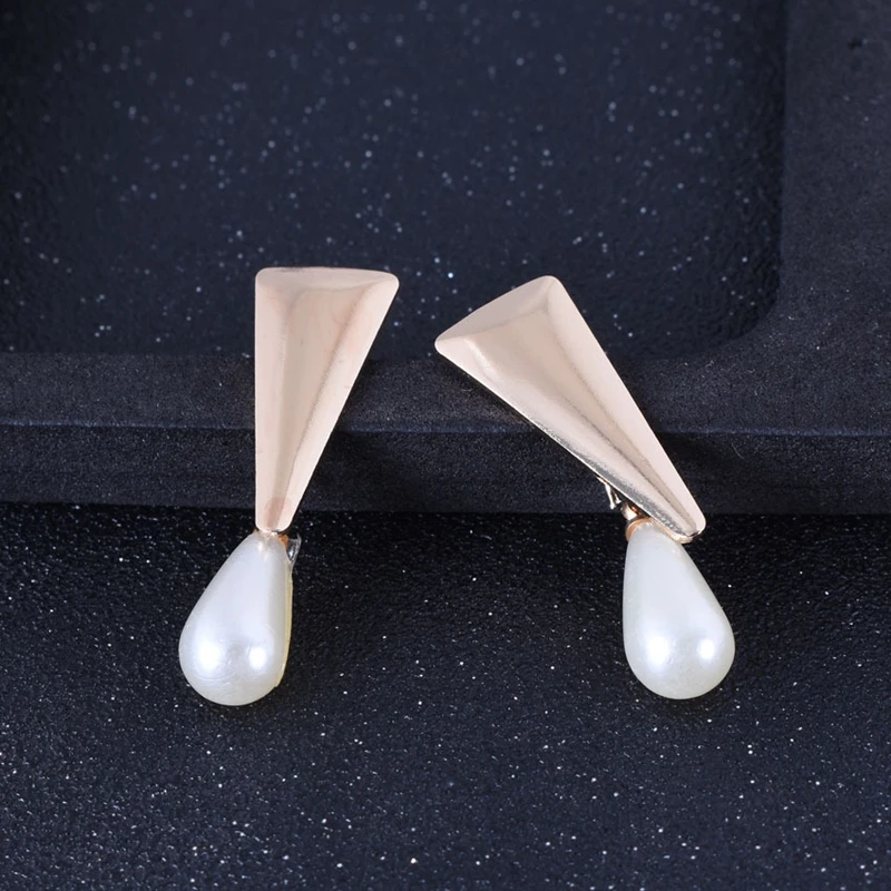 

2021 new pearl triangle all-match earrings fashion ladies earrings earrings drop earrings fashion jewelry wholesale