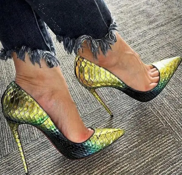 

Sexy Iridescent Snakeskin High Heel Pumps Python Gradient Color Stiletto Heels Pointed Toe 12 CM Banquet Party Dress Shoes