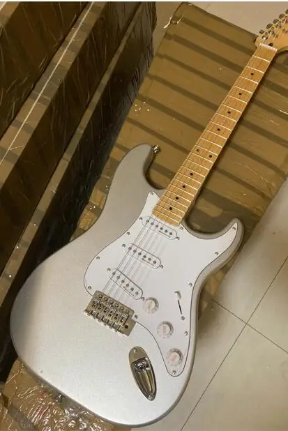 

China guitar factory custom st silver Electric Guitar Real photo free shipping Top quality in stock E918