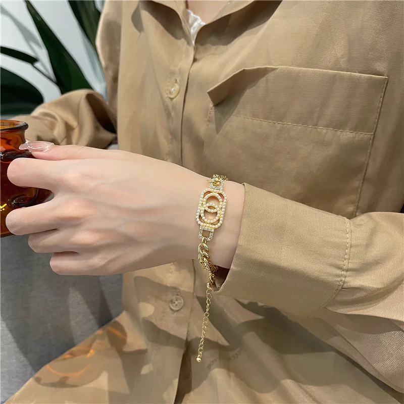 

Small fragrance hollowed out pearl chain bracelet ins high sense light luxury small crowd Bracelet 2021 new fashion girl