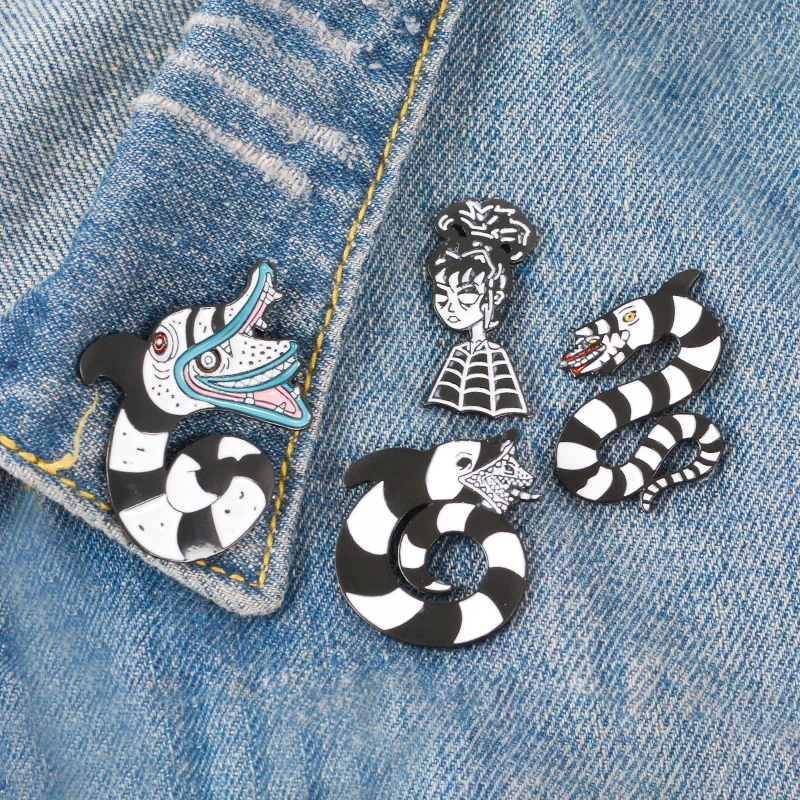 

Beetlejuice ! SandWorm Lydia Deetz Reptile Animal Occult gift Constellation Black White Snake Soft Enamel Snake Brooches Pins