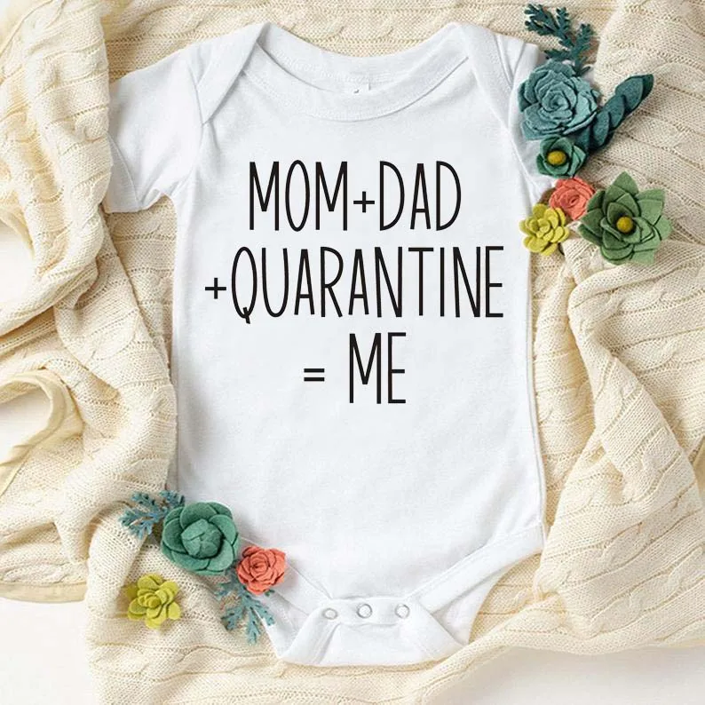 

Летний для новорожденных Ползунки Мама + папа-карантин = Мне печатных милый ребенок, одежда в стиле унисекс, одежда для детей из хлопка с О-об...