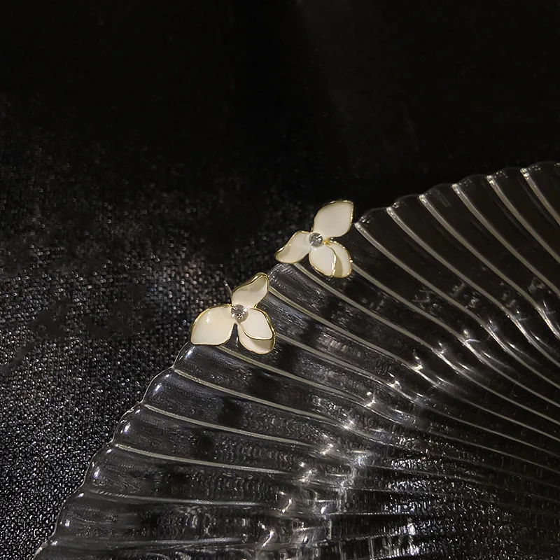 

Fashion All-match Trend Petals Women Romantic Gift Earrings Diamond Flowers Ladies Exquisite Earrings Wholesale