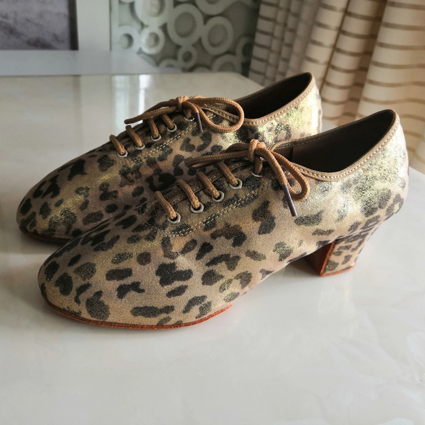Женские туфли для латиноамериканских танцев сатиновые с леопардовым принтом
