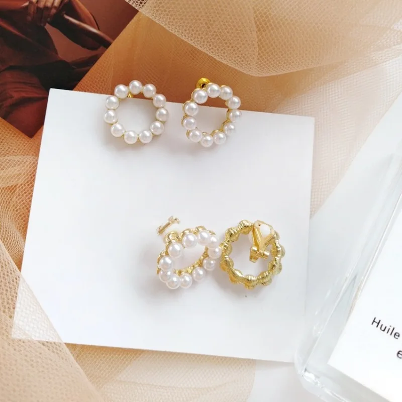 

Korea Trend Female Jewelry Simple Round Imitation Pearl Stud Earrings Women Girl Fashion Temperament Small Ear Clip Accessories