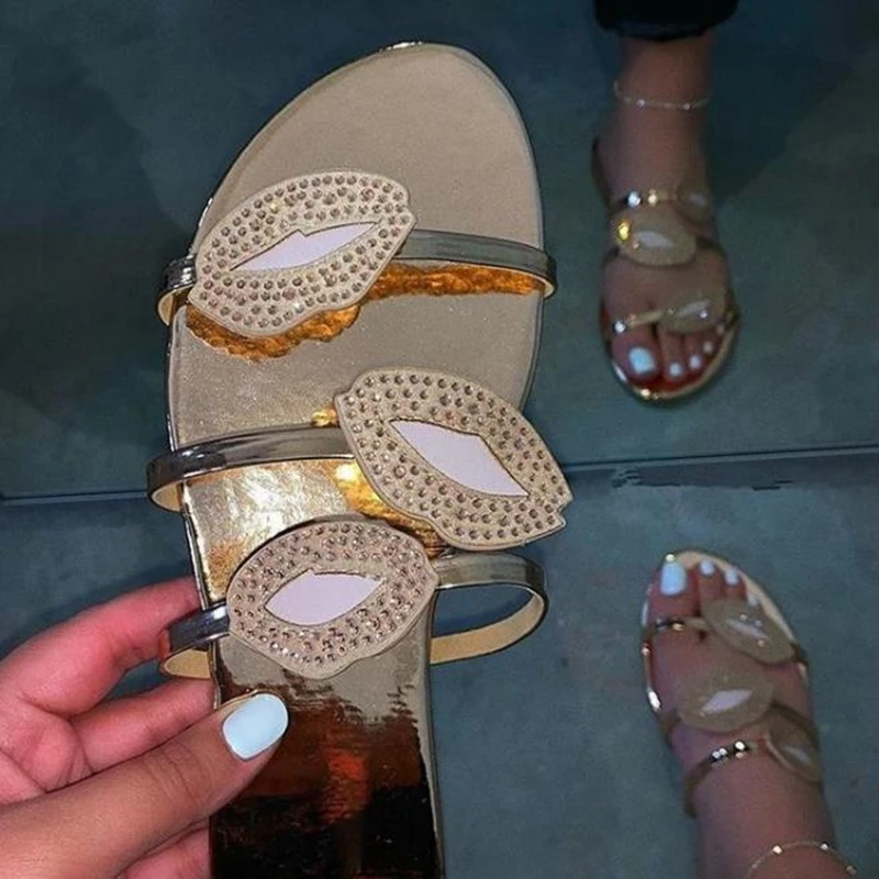 Женские пляжные шлепанцы с заклепками брендовые сандалии желе на плоской