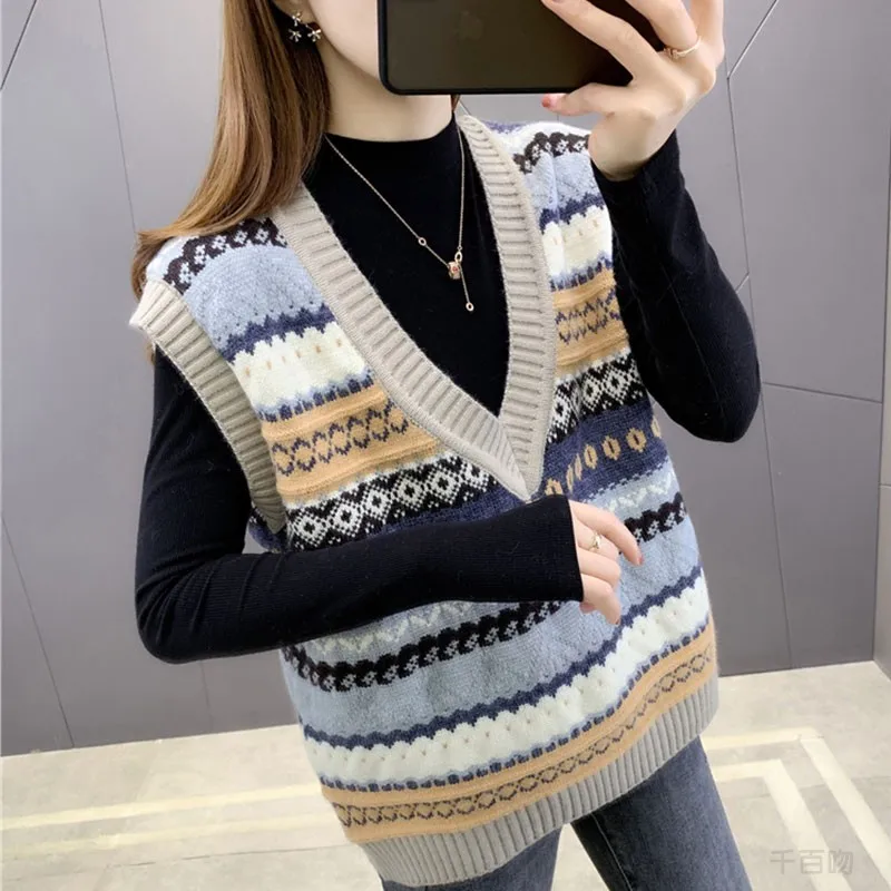 

Women's V-neck vest, knitted sweater and spring dress