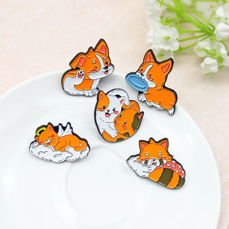 

Lovers Cat Dog Enamel Pins Creative Yellow Pet Cat Corgi Dog Hugging Animal Brooches Lovely Lapel Badges For Friend Jewelry Gift