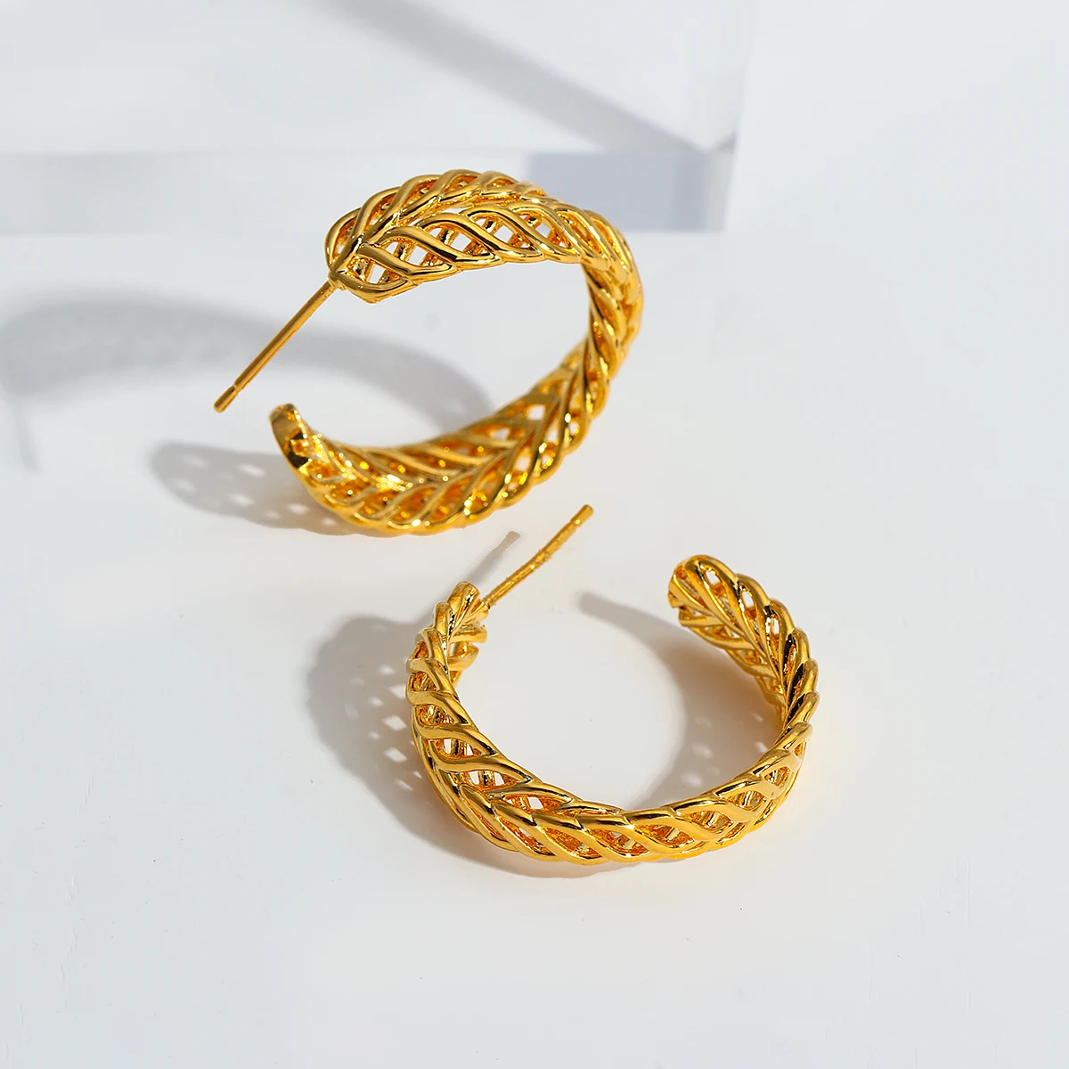 

AENSOA 18KC Gold Color Plated Copper Round Geometric Earrings for Women Simple Multiple C Shape Huggies Ear Rings 2021 Trends