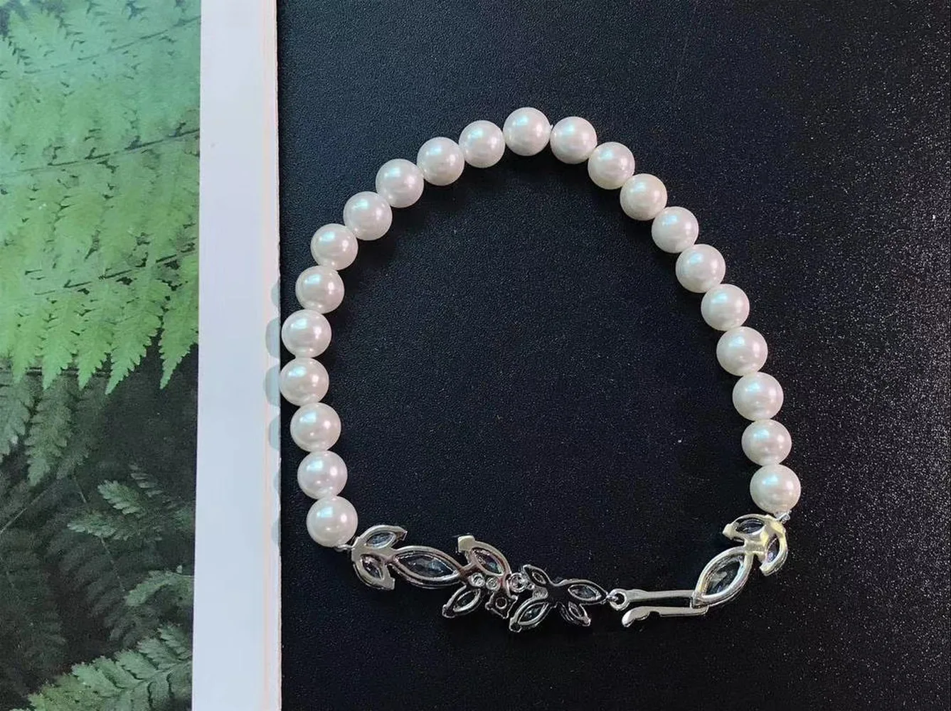 

2020 Fashion Jewelry SWA New Noble Charm Retro Pearl Crystal Women's Bracelet Leaf Shaped Bracelet Romantic Jewelry Gift