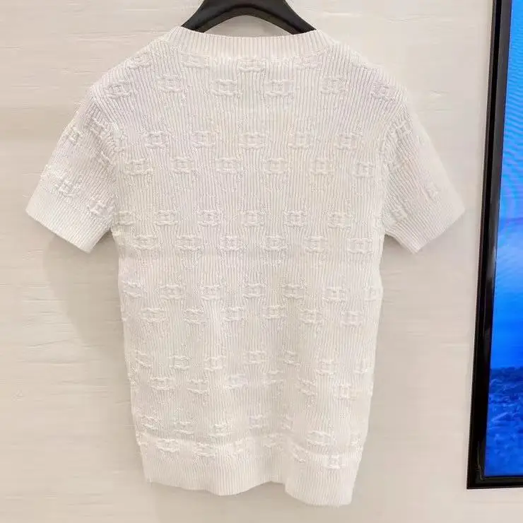 

High-end spring/summer 2021 new elastic knitted short-sleeved women's shirts are versatile, simple, lightweight and luxurious