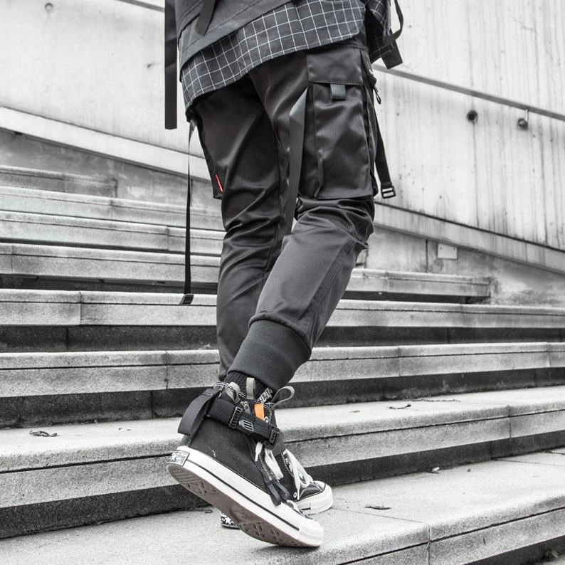 Брюки-карго в стиле Харадзюку черные шаровары с карманами и лентами спортивные