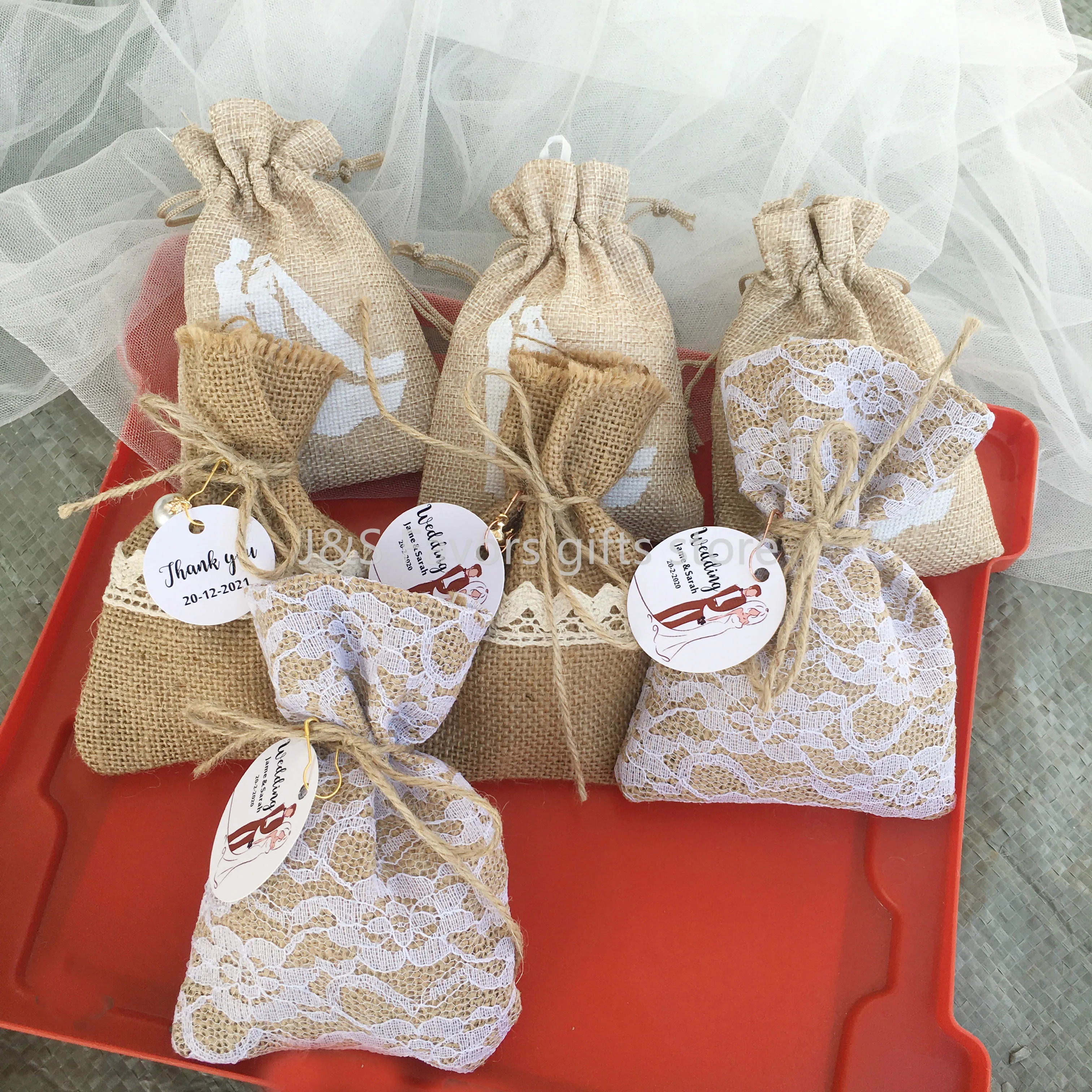 

50Pcs lot Fashion Drawstring Burlap bag Jute Gift Bags with Jewelry Packaging Wedding Bags with Candy Bag Can Custom Logo