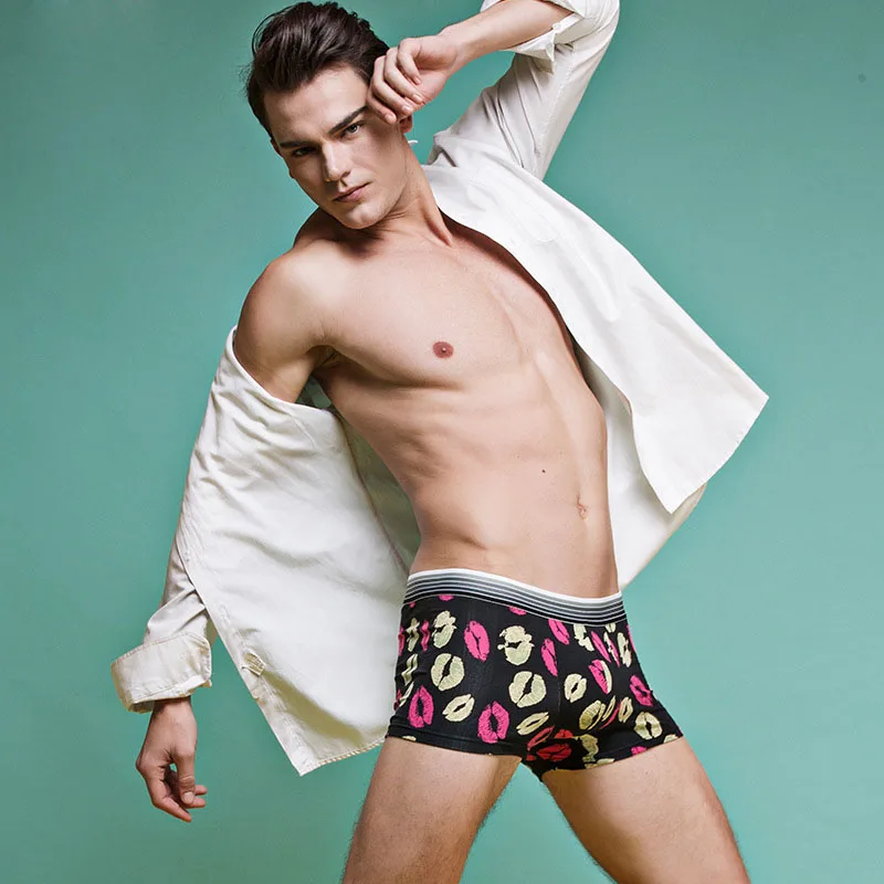 Молочный шелк мягкие дышащие Модные мужские боксеры Yong с мультяшным черепом