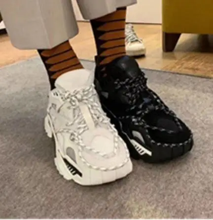 Женские кроссовки со шнуровкой удобные модельные спортивные лоскутные дышащие