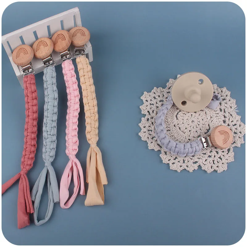 

Радужная буковая цепочка с зажимом для соски ручной работы