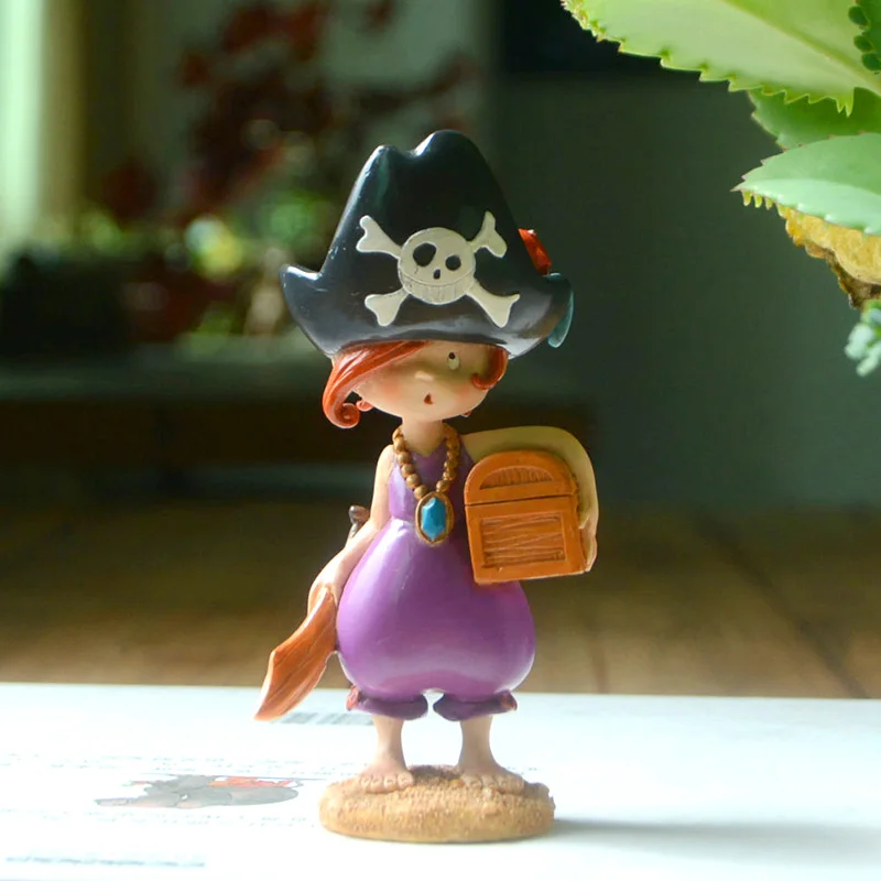 

Creative Cartoon Animation Pirate Captain Character Resin Collection Figure Toys Decoration Hand-made Doll Gift for Boy