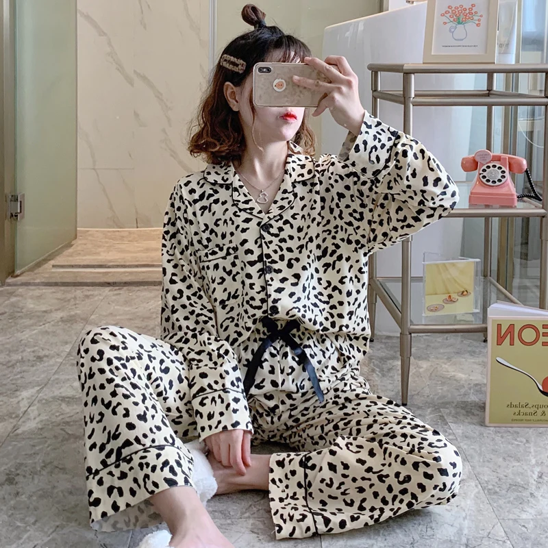 

Harajpee Ins Nightwear Leopard Net Red New Pajamas Girls Autumn Winter Cotton Cardigan Loose Long Sleeve Youth Home Clothes 2021